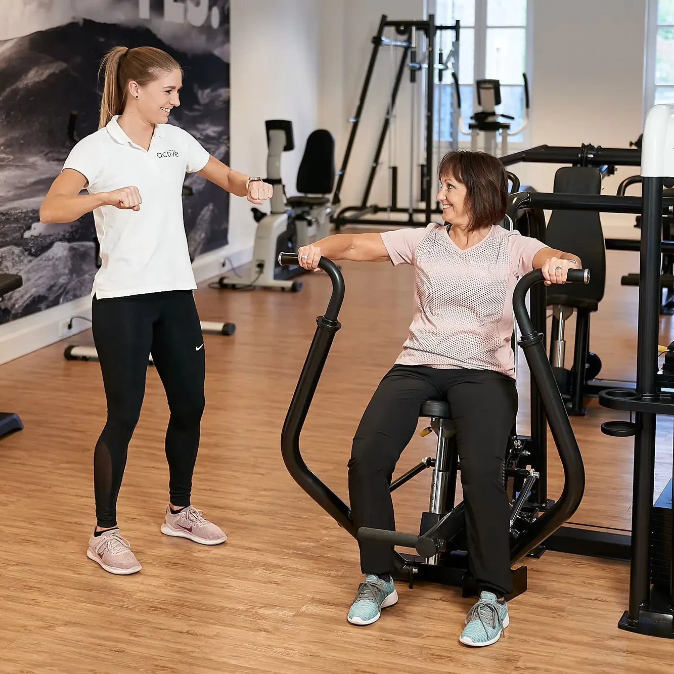 Frau wir beim Training motiviert