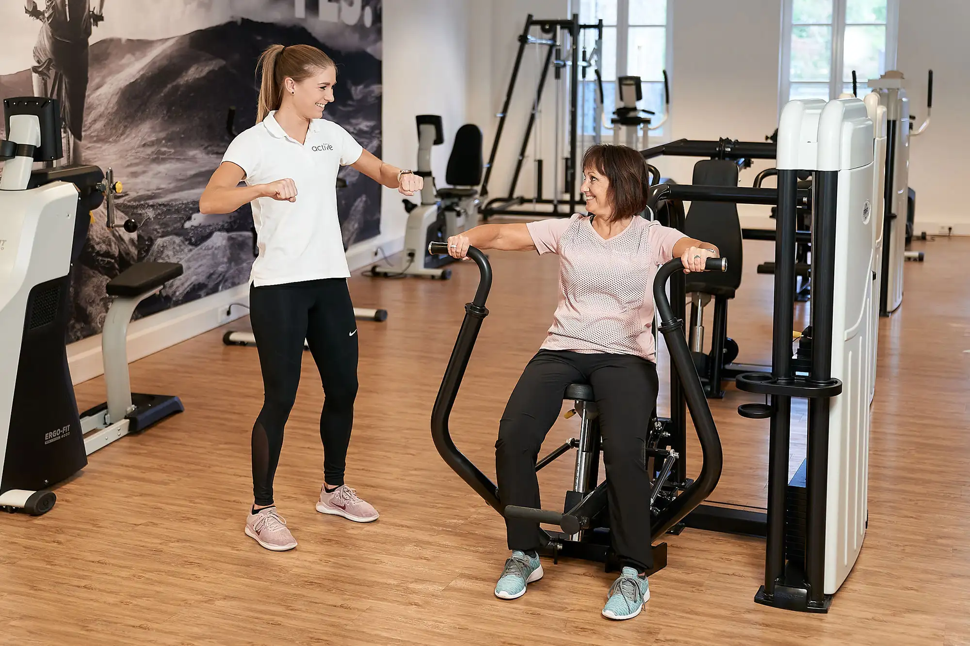 Frau wir beim Training motiviert